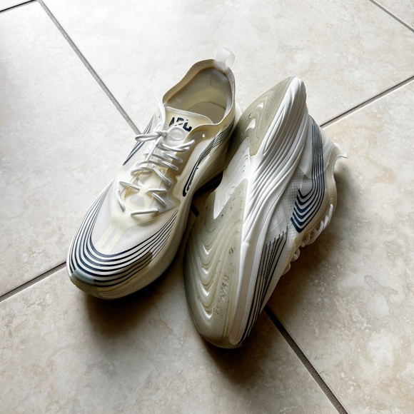 APL Streamline Sneakers - Picture 2 of 3